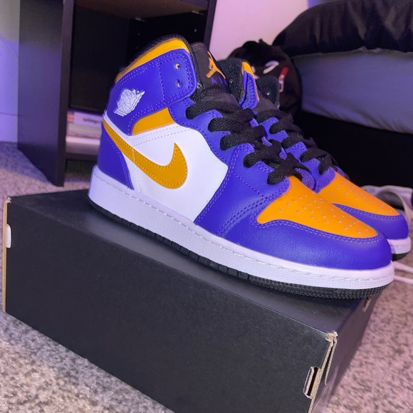 white purple orange jordan 1